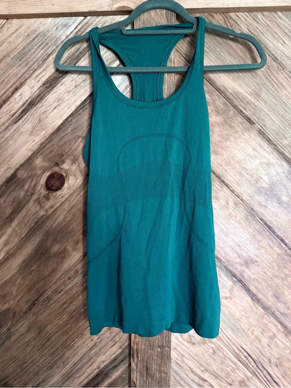 Lululemon Swiftly Tech tank in green size 6